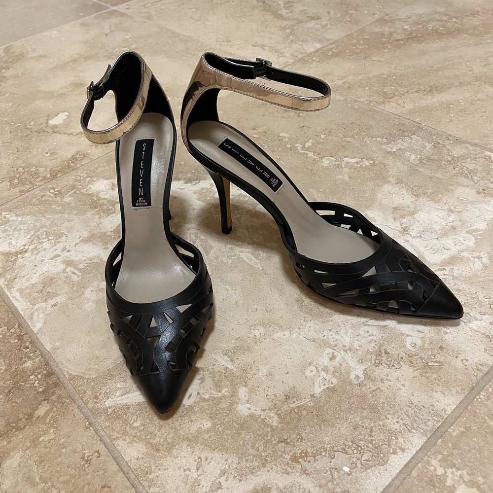 NEW Steve Madden “Majisty’ Black/Silver Ankle Strap Heels Pumps.  Size 8 1/2 M.